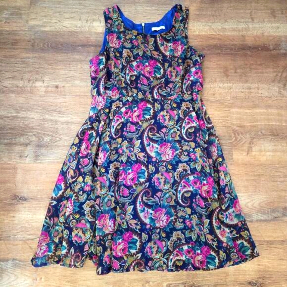 Medium under skies sleeveless floral dress